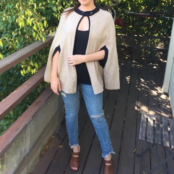 Sweaters - Soft color blocked caplet poncho